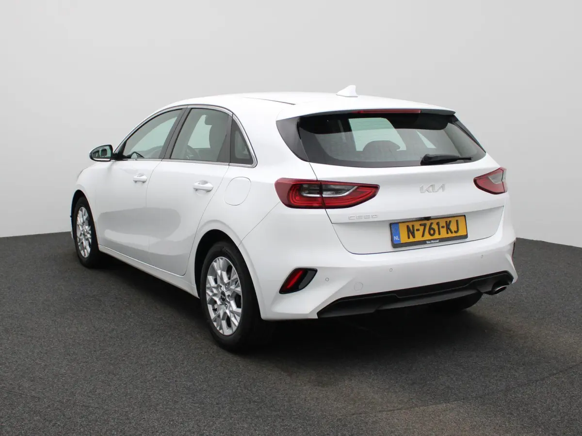 1.0 T-GDi DynamicLine | Parkeer sensoren | Navigatie | Apple Carplay / Android Auto | Camera | Climate Control | Cruise Control | Lichtmetalen Velgen |