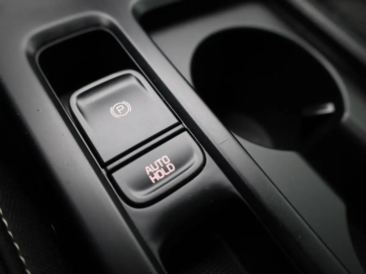 1.0 T-GDi DynamicLine | Parkeer sensoren | Navigatie | Apple Carplay / Android Auto | Camera | Climate Control | Cruise Control | Lichtmetalen Velgen |