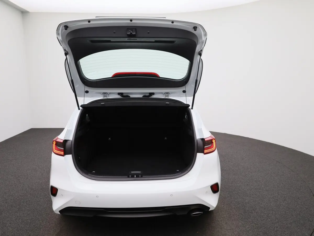 1.0 T-GDi DynamicLine | Parkeer sensoren | Navigatie | Apple Carplay / Android Auto | Camera | Climate Control | Cruise Control | Lichtmetalen Velgen |