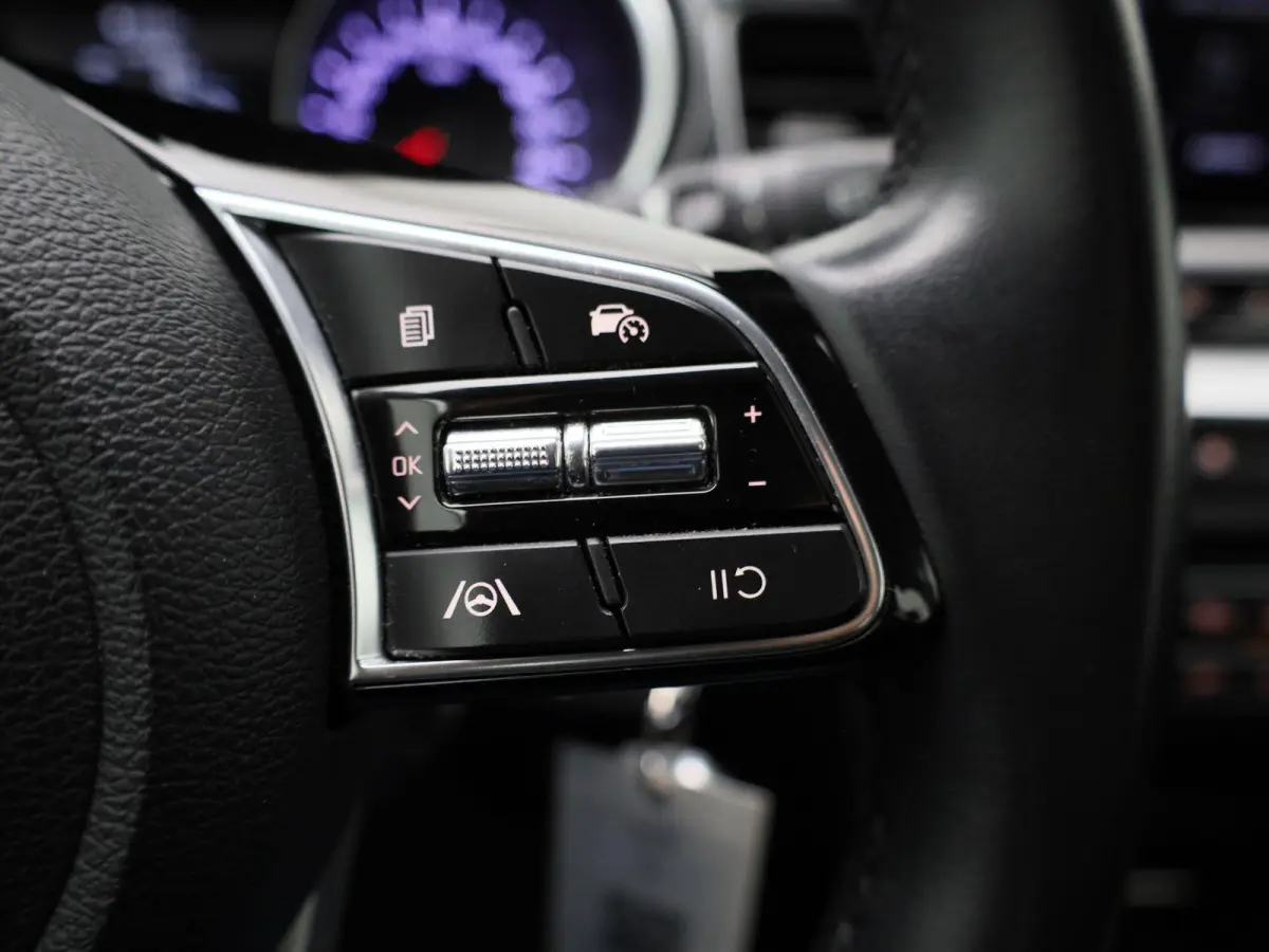 1.0 T-GDi DynamicLine | Parkeer sensoren | Navigatie | Apple Carplay / Android Auto | Camera | Climate Control | Cruise Control | Lichtmetalen Velgen |