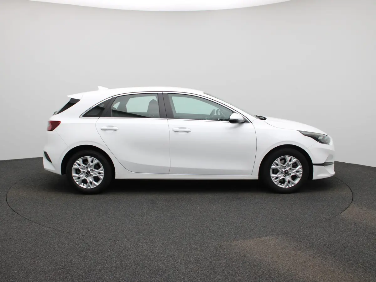 1.0 T-GDi DynamicLine | Parkeer sensoren | Navigatie | Apple Carplay / Android Auto | Camera | Climate Control | Cruise Control | Lichtmetalen Velgen |