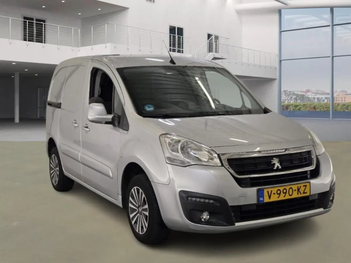 bestel 120 1.6 BlueHDi 75 L1 Première