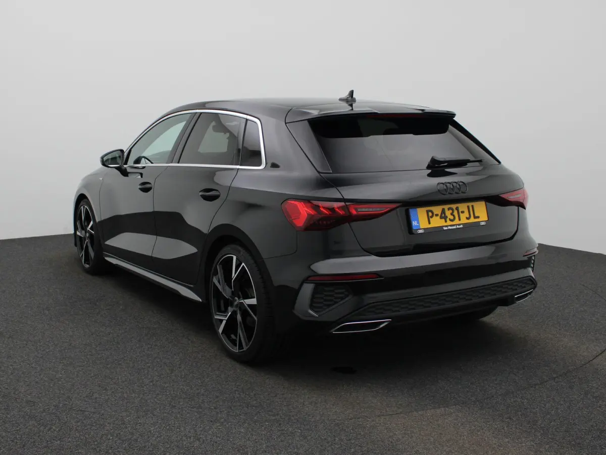 30 TFSI S edition | Automaat | 2x S-line | Vlak stuur | Navigatie | Zwarte hemel | Apple Carplay / Android Auto | Leder | Virtual Cockpit | Climate Control | Cruise Control |
