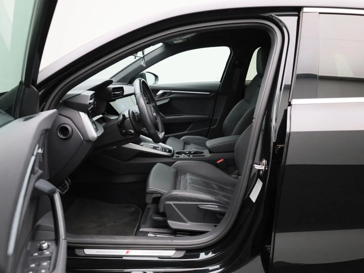 30 TFSI S edition | Automaat | 2x S-line | Vlak stuur | Navigatie | Zwarte hemel | Apple Carplay / Android Auto | Leder | Virtual Cockpit | Climate Control | Cruise Control |