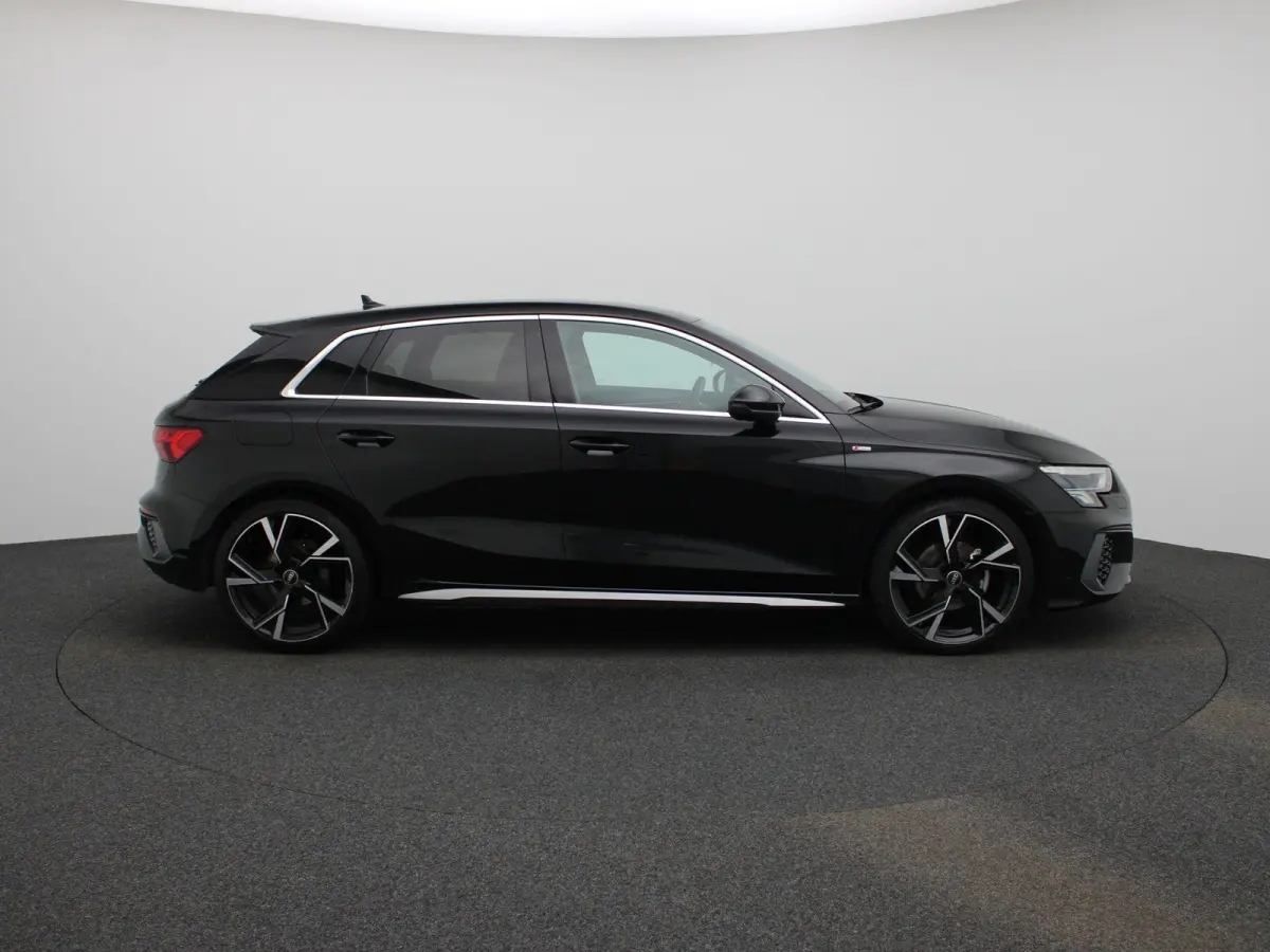 30 TFSI S edition | Automaat | 2x S-line | Vlak stuur | Navigatie | Zwarte hemel | Apple Carplay / Android Auto | Leder | Virtual Cockpit | Climate Control | Cruise Control |