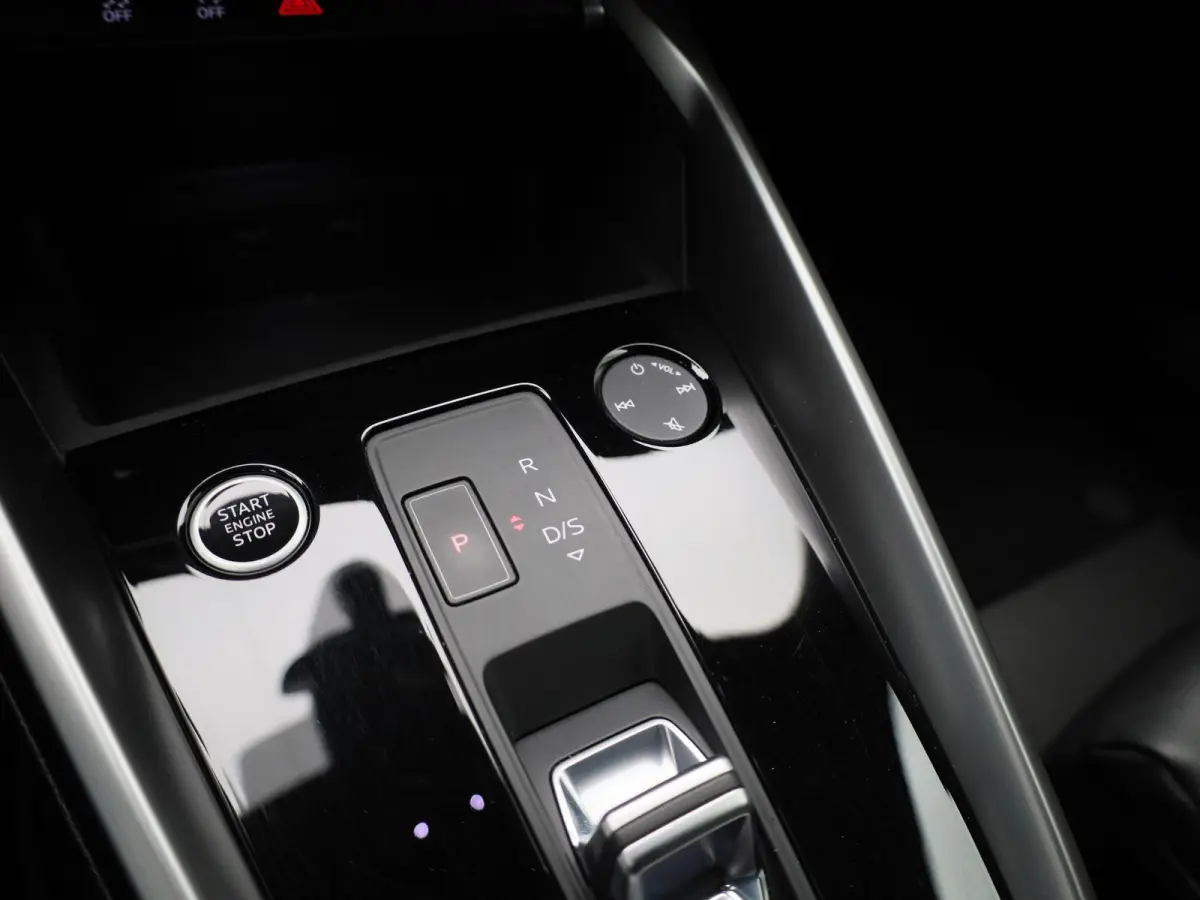 30 TFSI S edition | Automaat | 2x S-line | Vlak stuur | Navigatie | Zwarte hemel | Apple Carplay / Android Auto | Leder | Virtual Cockpit | Climate Control | Cruise Control |
