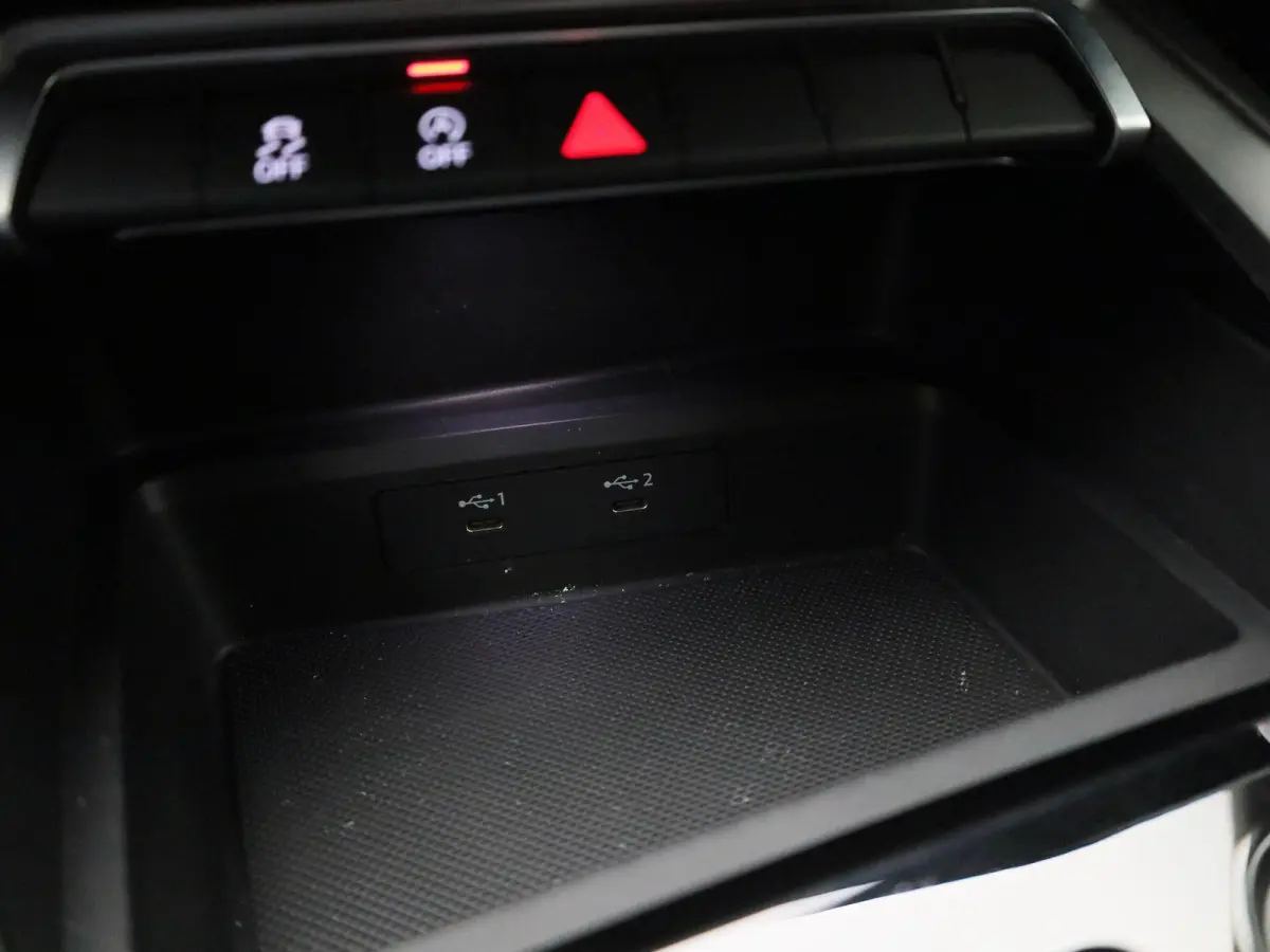 30 TFSI S edition | Automaat | 2x S-line | Vlak stuur | Navigatie | Zwarte hemel | Apple Carplay / Android Auto | Leder | Virtual Cockpit | Climate Control | Cruise Control |