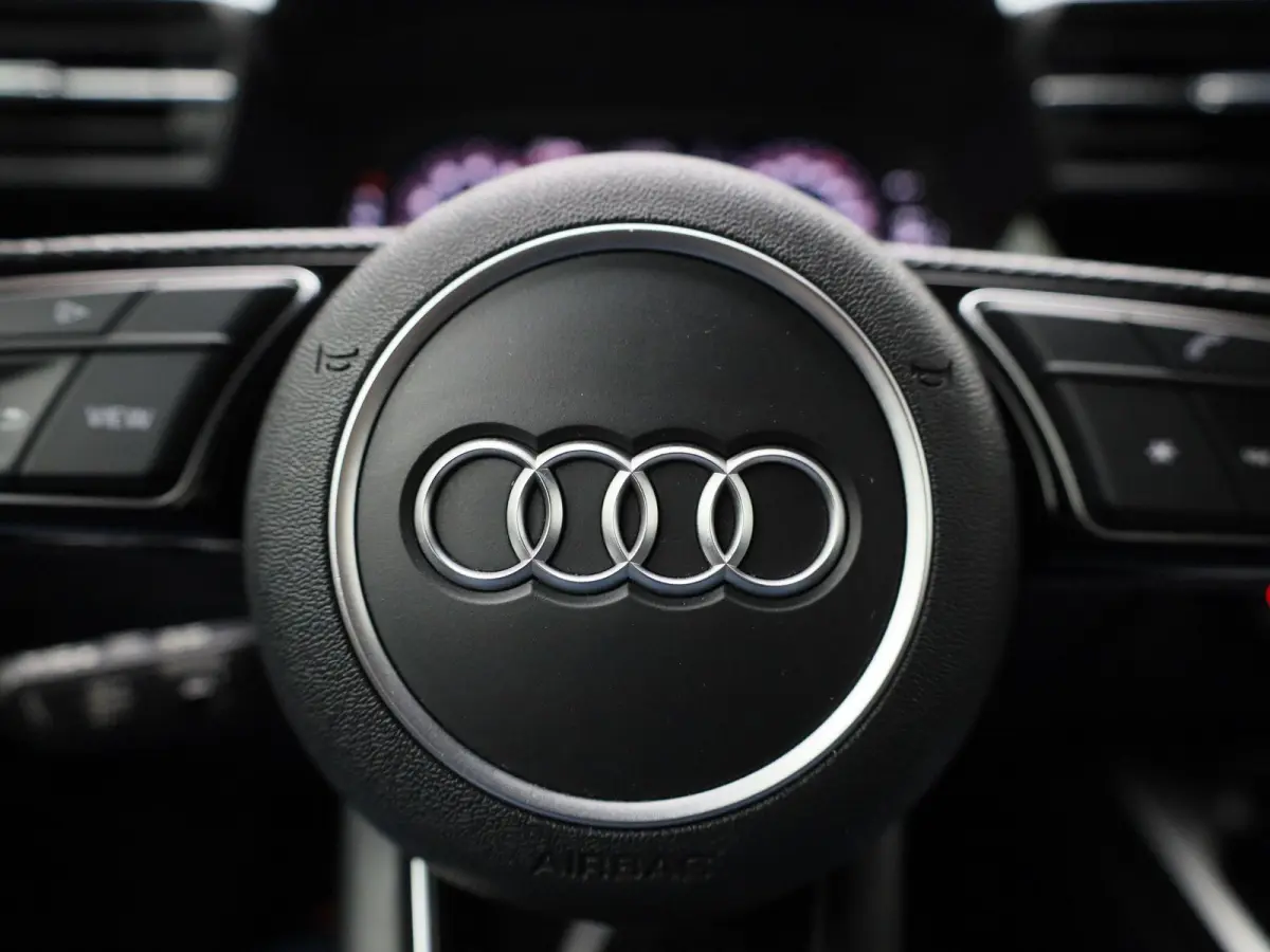 30 TFSI S edition | Automaat | 2x S-line | Vlak stuur | Navigatie | Zwarte hemel | Apple Carplay / Android Auto | Leder | Virtual Cockpit | Climate Control | Cruise Control |