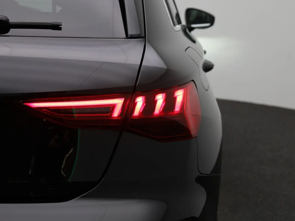 30 TFSI S edition | Automaat | 2x S-line | Vlak stuur | Navigatie | Zwarte hemel | Apple Carplay / Android Auto | Leder | Virtual Cockpit | Climate Control | Cruise Control |