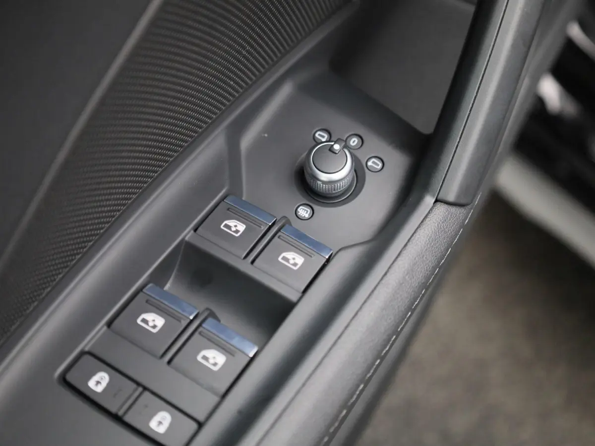 30 TFSI S edition | Automaat | 2x S-line | Vlak stuur | Navigatie | Zwarte hemel | Apple Carplay / Android Auto | Leder | Virtual Cockpit | Climate Control | Cruise Control |