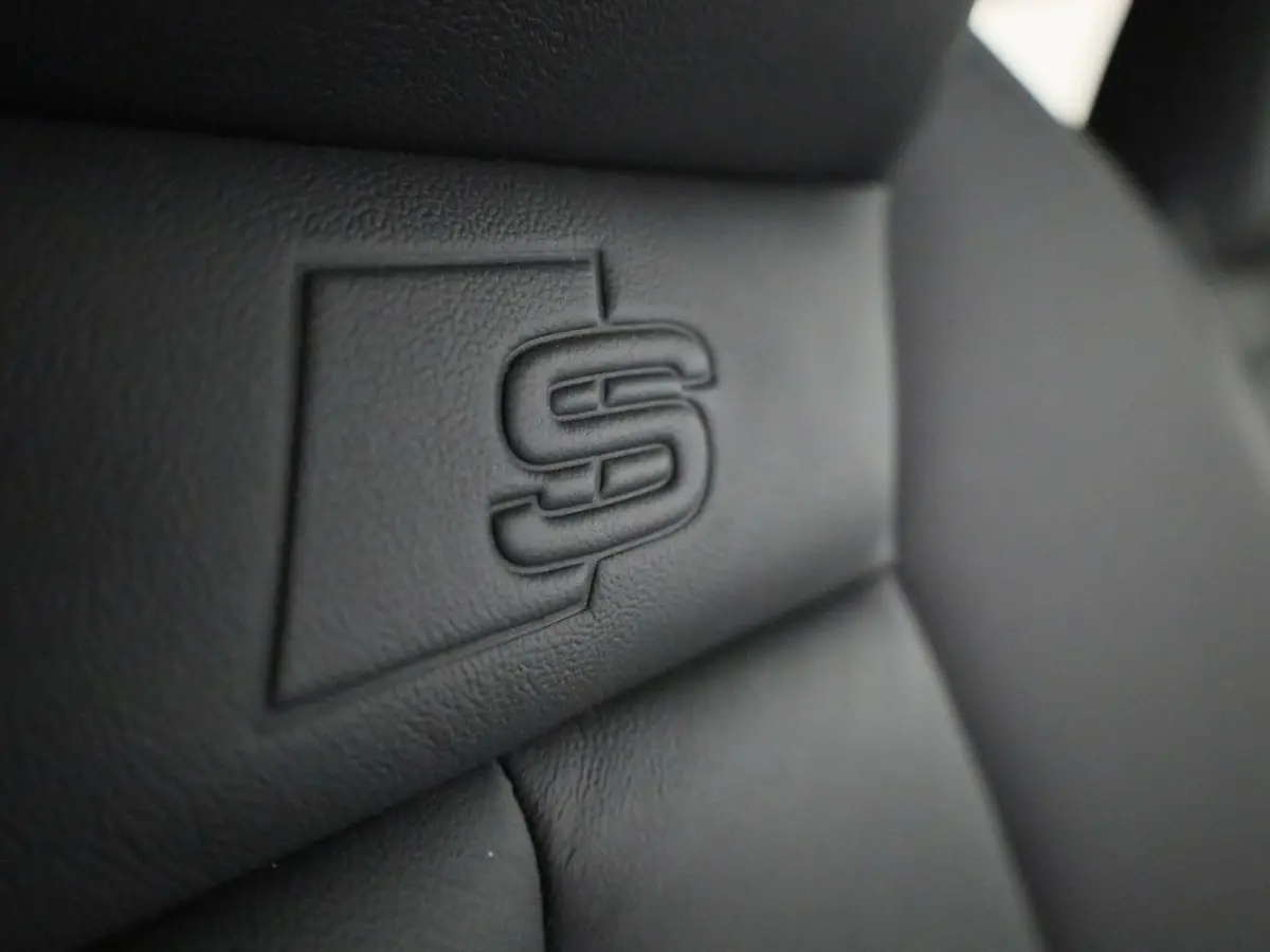30 TFSI S edition | Automaat | 2x S-line | Vlak stuur | Navigatie | Zwarte hemel | Apple Carplay / Android Auto | Leder | Virtual Cockpit | Climate Control | Cruise Control |