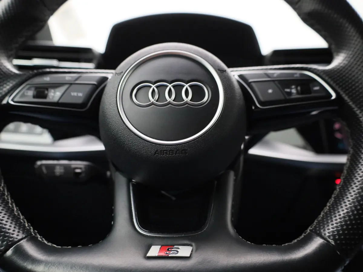30 TFSI S edition | Automaat | 2x S-line | Vlak stuur | Navigatie | Zwarte hemel | Apple Carplay / Android Auto | Leder | Virtual Cockpit | Climate Control | Cruise Control |