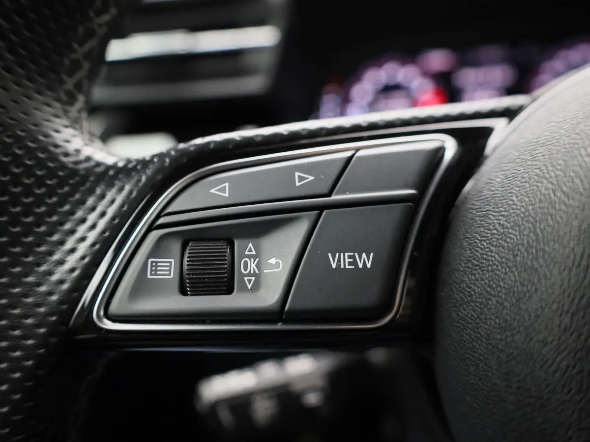 30 TFSI S edition | Automaat | 2x S-line | Vlak stuur | Navigatie | Zwarte hemel | Apple Carplay / Android Auto | Leder | Virtual Cockpit | Climate Control | Cruise Control |