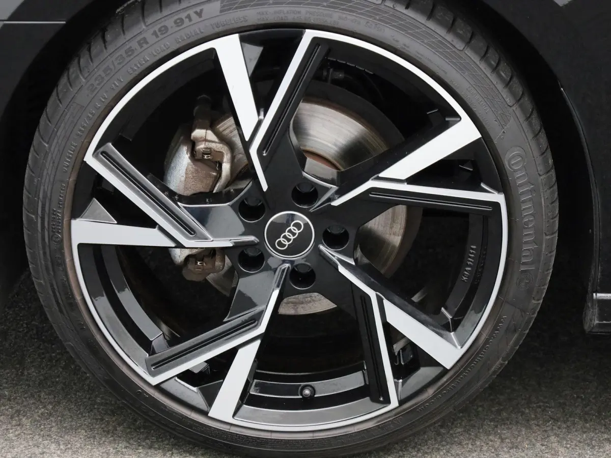 30 TFSI S edition | Automaat | 2x S-line | Vlak stuur | Navigatie | Zwarte hemel | Apple Carplay / Android Auto | Leder | Virtual Cockpit | Climate Control | Cruise Control |