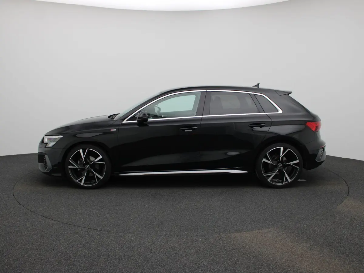 30 TFSI S edition | Automaat | 2x S-line | Vlak stuur | Navigatie | Zwarte hemel | Apple Carplay / Android Auto | Leder | Virtual Cockpit | Climate Control | Cruise Control |