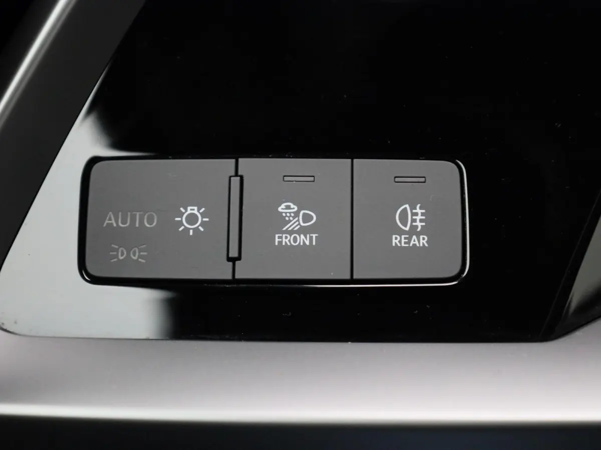 30 TFSI S edition | Automaat | 2x S-line | Vlak stuur | Navigatie | Zwarte hemel | Apple Carplay / Android Auto | Leder | Virtual Cockpit | Climate Control | Cruise Control |