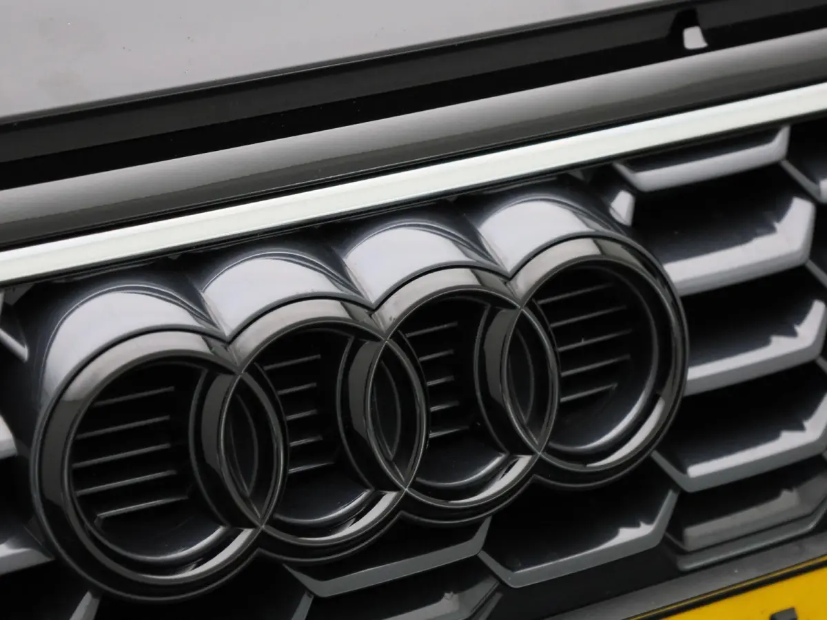 30 TFSI S edition | Automaat | 2x S-line | Vlak stuur | Navigatie | Zwarte hemel | Apple Carplay / Android Auto | Leder | Virtual Cockpit | Climate Control | Cruise Control |
