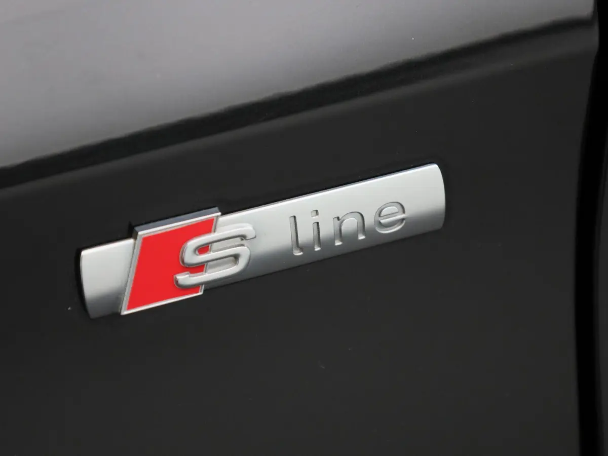 30 TFSI S edition | Automaat | 2x S-line | Vlak stuur | Navigatie | Zwarte hemel | Apple Carplay / Android Auto | Leder | Virtual Cockpit | Climate Control | Cruise Control |