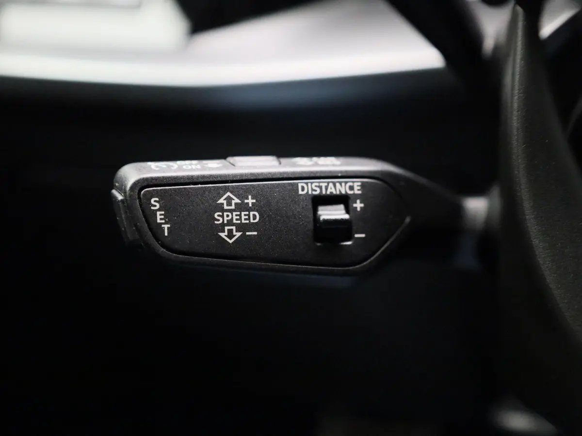 30 TFSI S edition | Automaat | 2x S-line | Vlak stuur | Navigatie | Zwarte hemel | Apple Carplay / Android Auto | Leder | Virtual Cockpit | Climate Control | Cruise Control |
