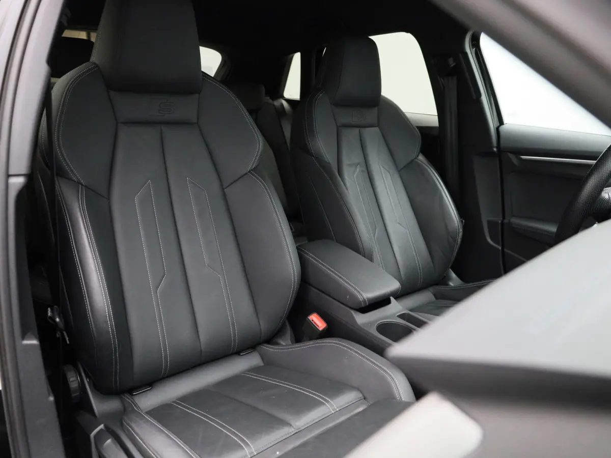 30 TFSI S edition | Automaat | 2x S-line | Vlak stuur | Navigatie | Zwarte hemel | Apple Carplay / Android Auto | Leder | Virtual Cockpit | Climate Control | Cruise Control |