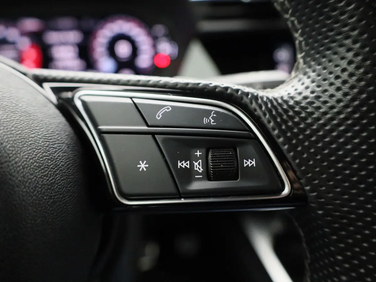 30 TFSI S edition | Automaat | 2x S-line | Vlak stuur | Navigatie | Zwarte hemel | Apple Carplay / Android Auto | Leder | Virtual Cockpit | Climate Control | Cruise Control |