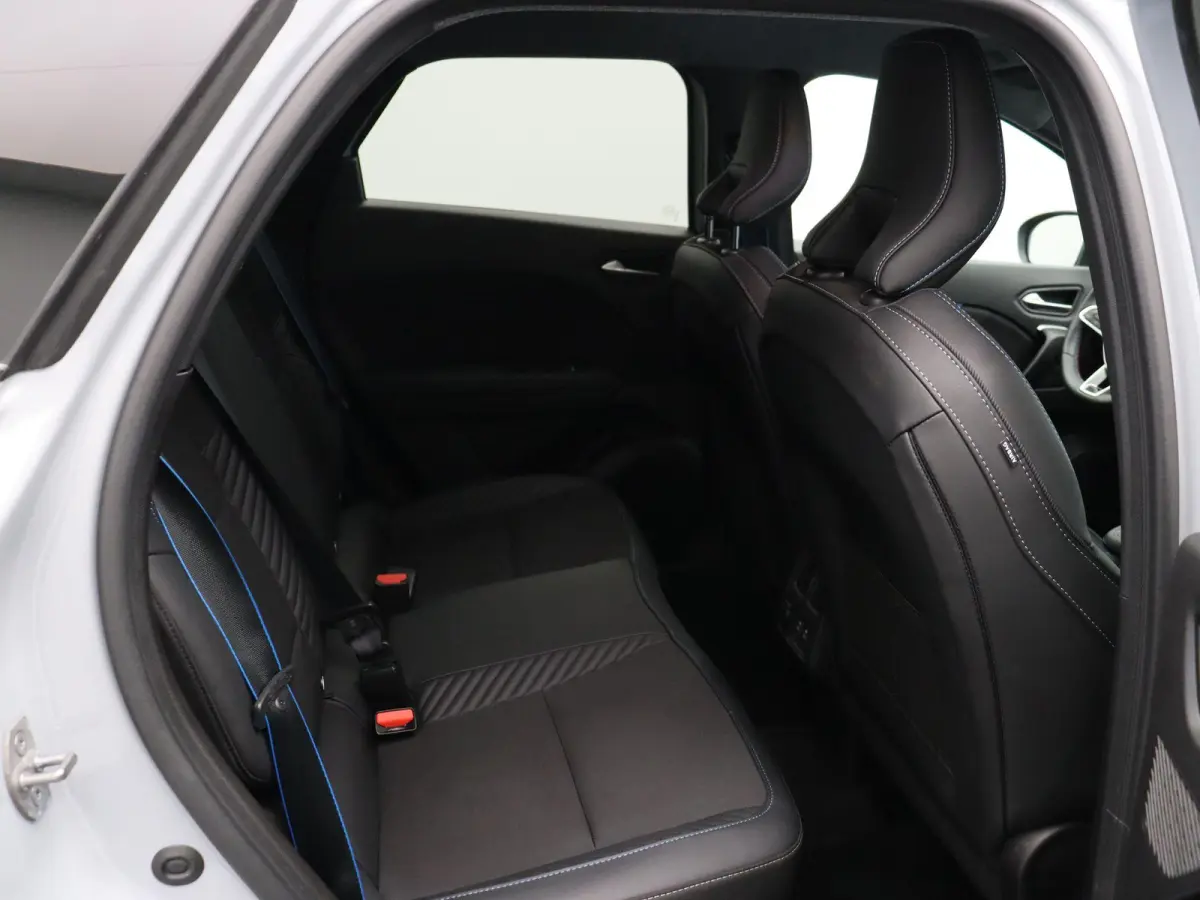 E-Tech full hybrid 160pk esprit Alpine | 19" LMV | Stoelverwarming | Stuurverwarming | Adaptive cruise control | Apple carplay |