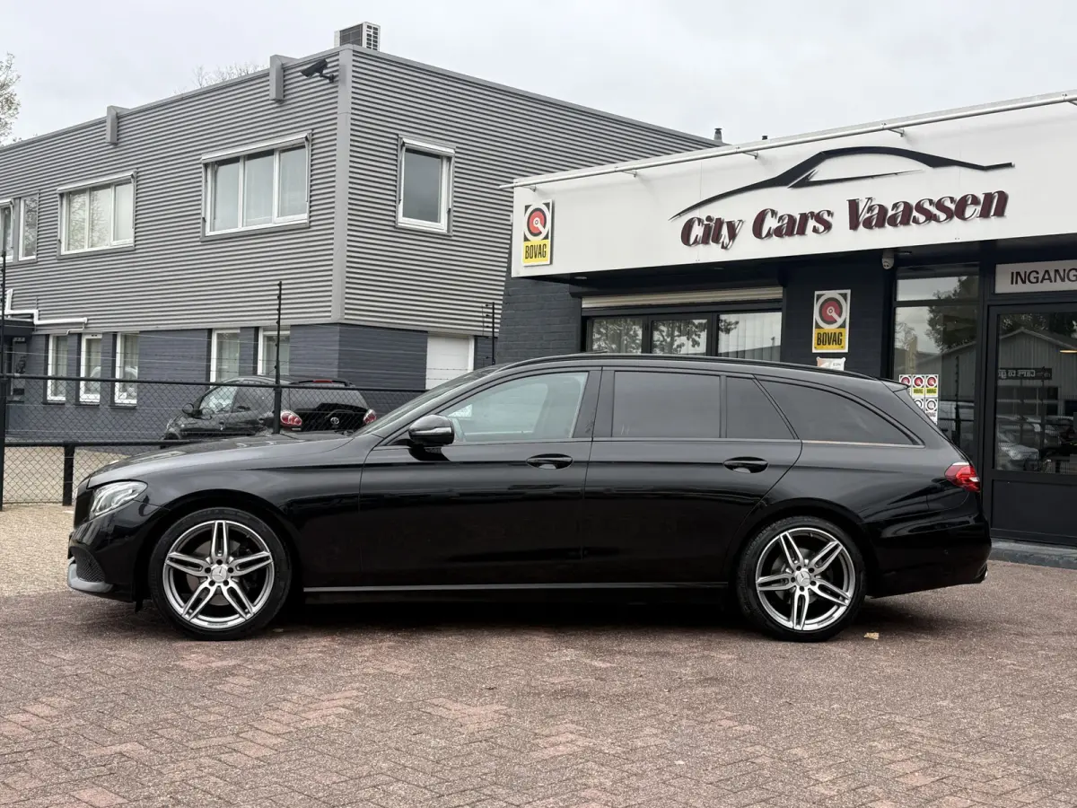 220 d Prestige Plus 195 pk automaat navi climate ctr cruise ctr camera schuif-kanteldak afn trekhaak dagrijverlichting led  pdc v/a