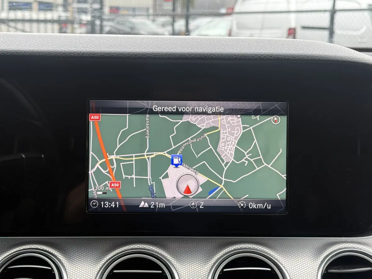 220 d Prestige Plus 195 pk automaat navi climate ctr cruise ctr camera schuif-kanteldak afn trekhaak dagrijverlichting led  pdc v/a