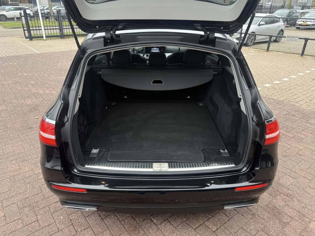 220 d Prestige Plus 195 pk automaat navi climate ctr cruise ctr camera schuif-kanteldak afn trekhaak dagrijverlichting led  pdc v/a