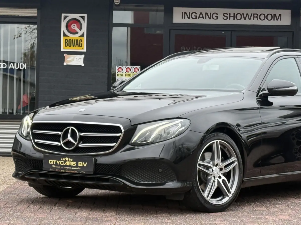 220 d Prestige Plus 195 pk automaat navi climate ctr cruise ctr camera schuif-kanteldak afn trekhaak dagrijverlichting led  pdc v/a