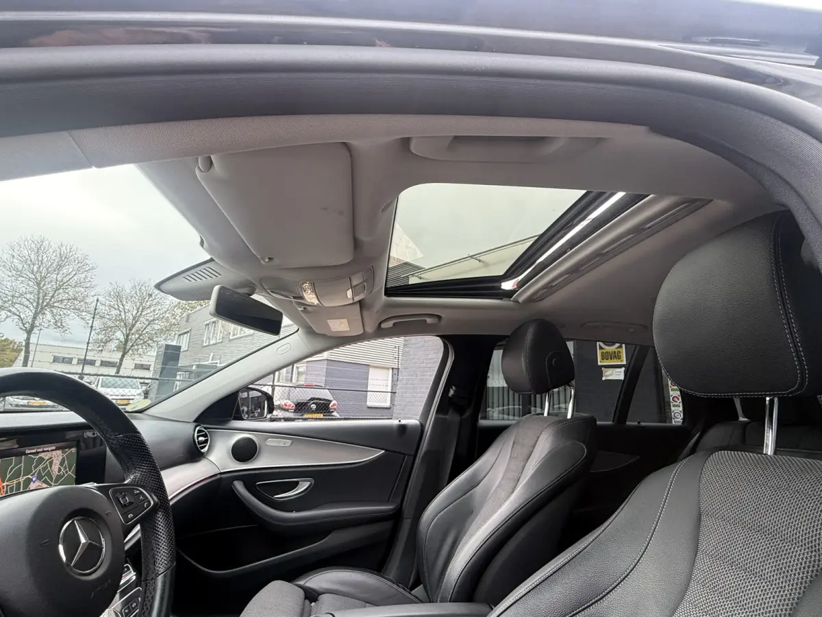 220 d Prestige Plus 195 pk automaat navi climate ctr cruise ctr camera schuif-kanteldak afn trekhaak dagrijverlichting led  pdc v/a