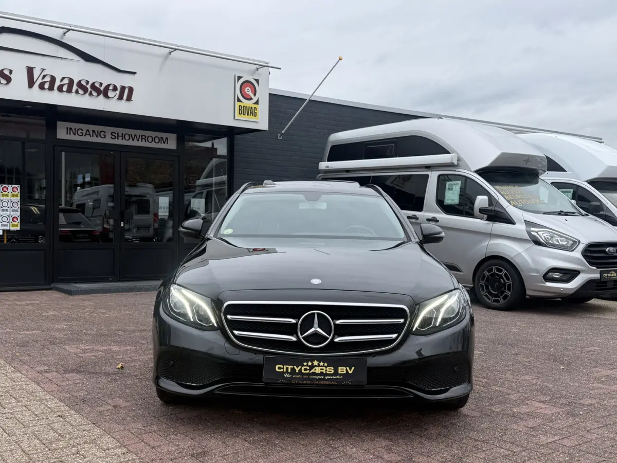 220 d Prestige Plus 195 pk automaat navi climate ctr cruise ctr camera schuif-kanteldak afn trekhaak dagrijverlichting led  pdc v/a
