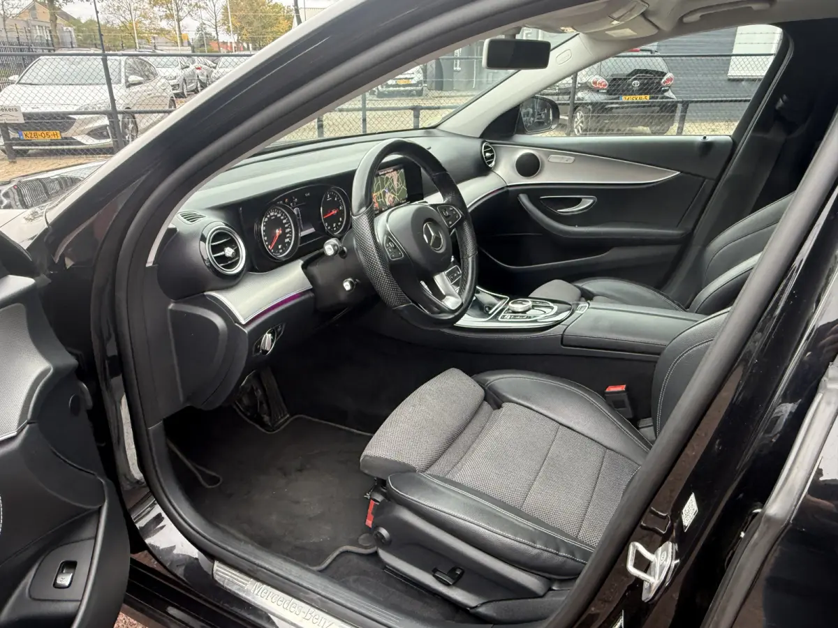 220 d Prestige Plus 195 pk automaat navi climate ctr cruise ctr camera schuif-kanteldak afn trekhaak dagrijverlichting led  pdc v/a