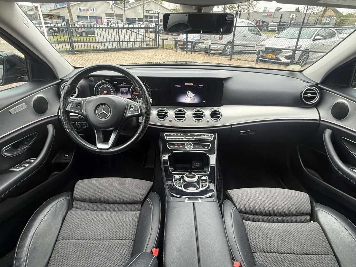 220 d Prestige Plus 195 pk automaat navi climate ctr cruise ctr camera schuif-kanteldak afn trekhaak dagrijverlichting led  pdc v/a
