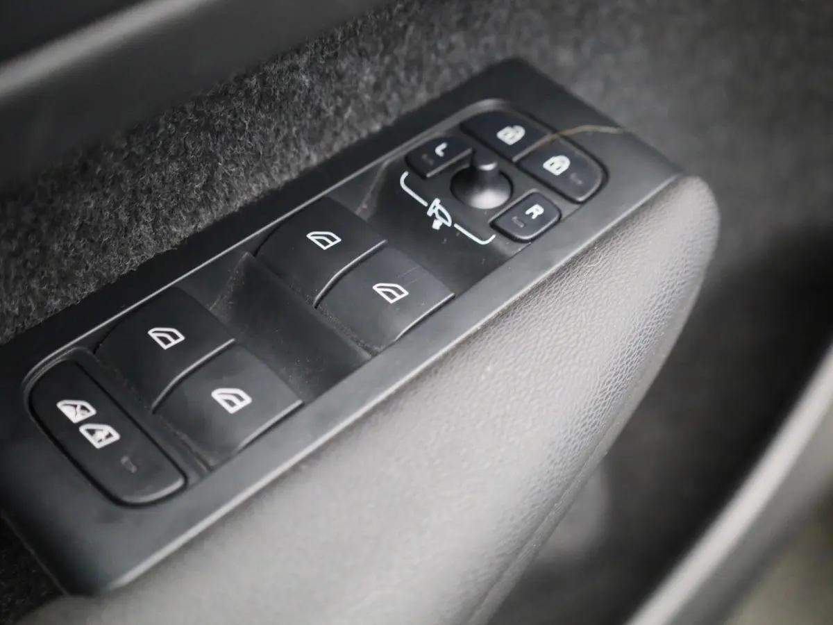 Core | Automaat | Apple Carplay / Android Auto | Virtual Cockpit | Achteruitrijcamera | Climate Control | Cruise Control | Bluetooth | Lichtmetalen Velgen |
