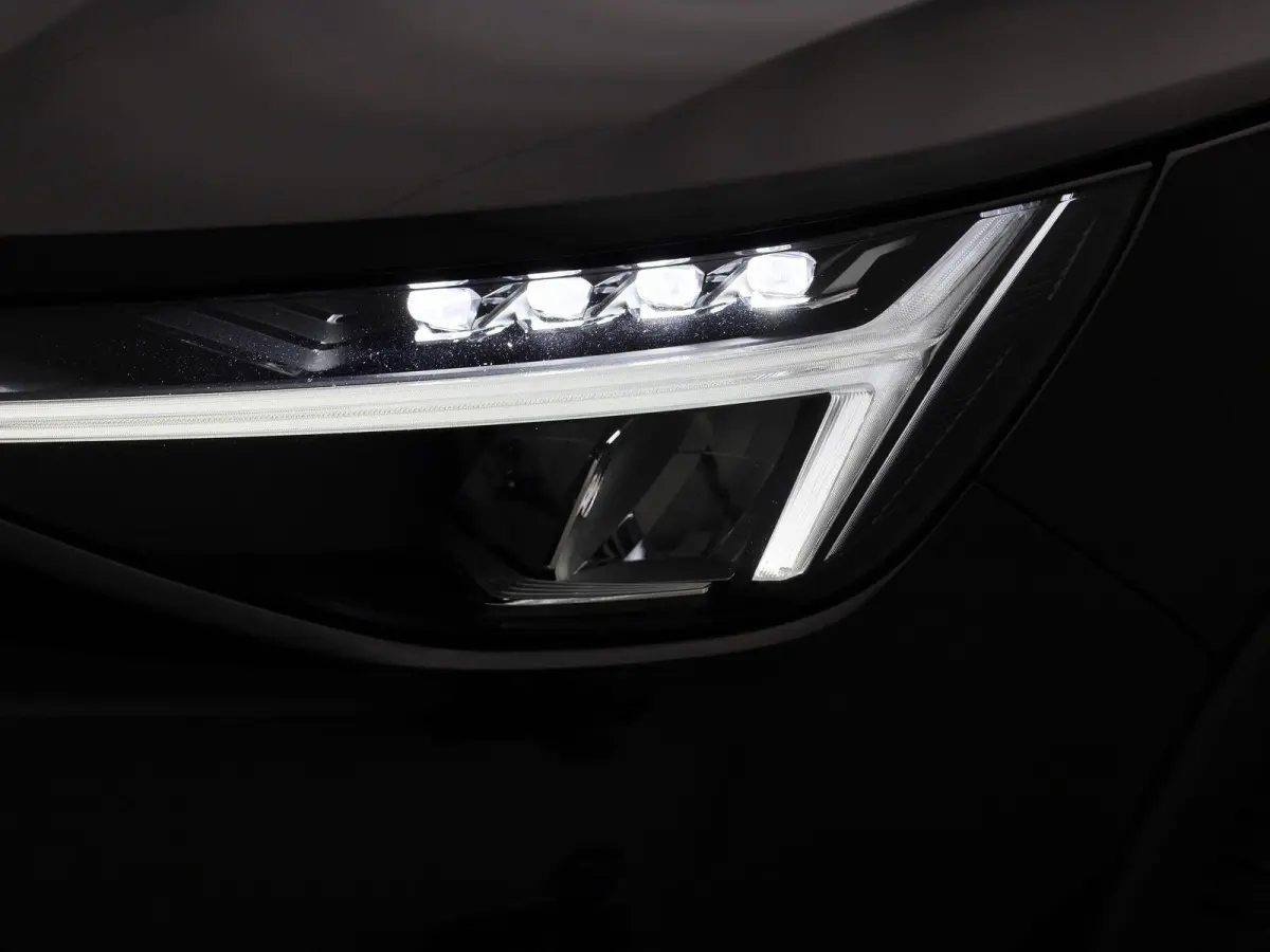 Core | Automaat | Apple Carplay / Android Auto | Virtual Cockpit | Achteruitrijcamera | Climate Control | Cruise Control | Bluetooth | Lichtmetalen Velgen |
