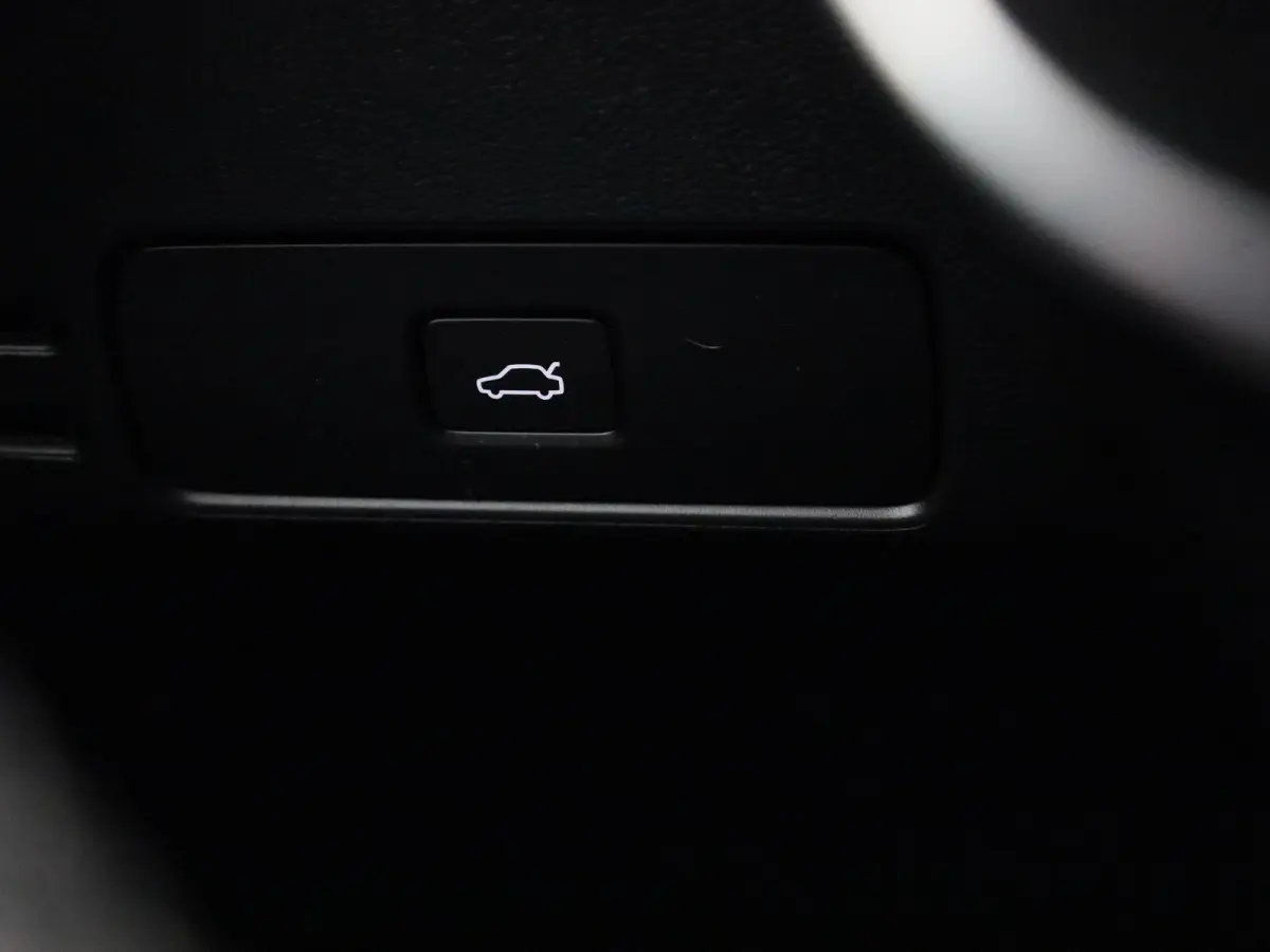 Core | Automaat | Apple Carplay / Android Auto | Virtual Cockpit | Achteruitrijcamera | Climate Control | Cruise Control | Bluetooth | Lichtmetalen Velgen |