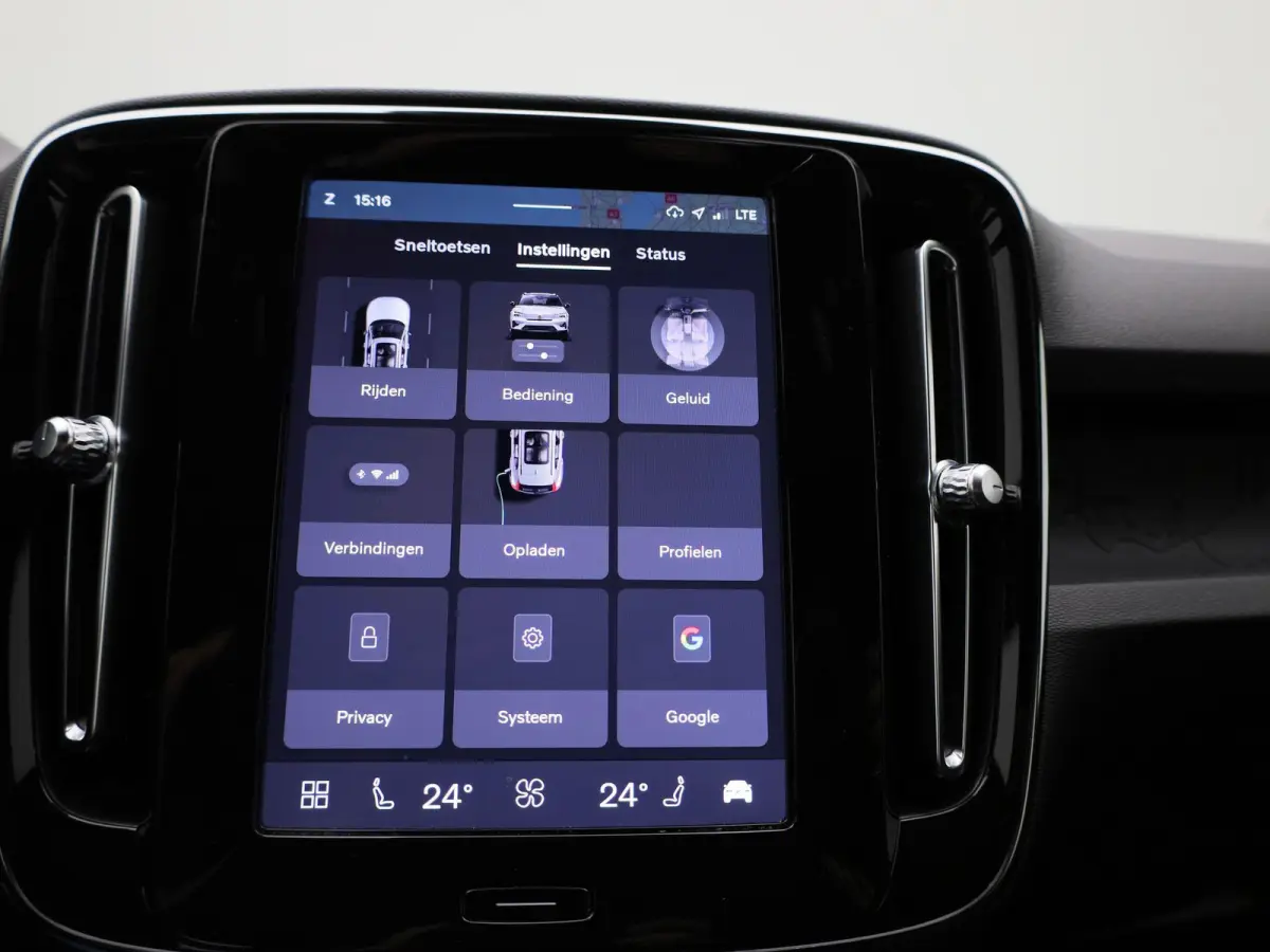 Core | Automaat | Apple Carplay / Android Auto | Virtual Cockpit | Achteruitrijcamera | Climate Control | Cruise Control | Bluetooth | Lichtmetalen Velgen |