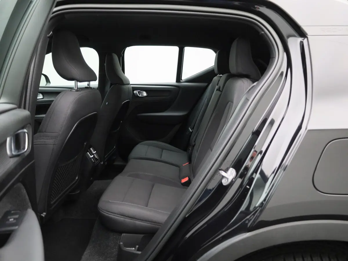 Core | Automaat | Apple Carplay / Android Auto | Virtual Cockpit | Achteruitrijcamera | Climate Control | Cruise Control | Bluetooth | Lichtmetalen Velgen |