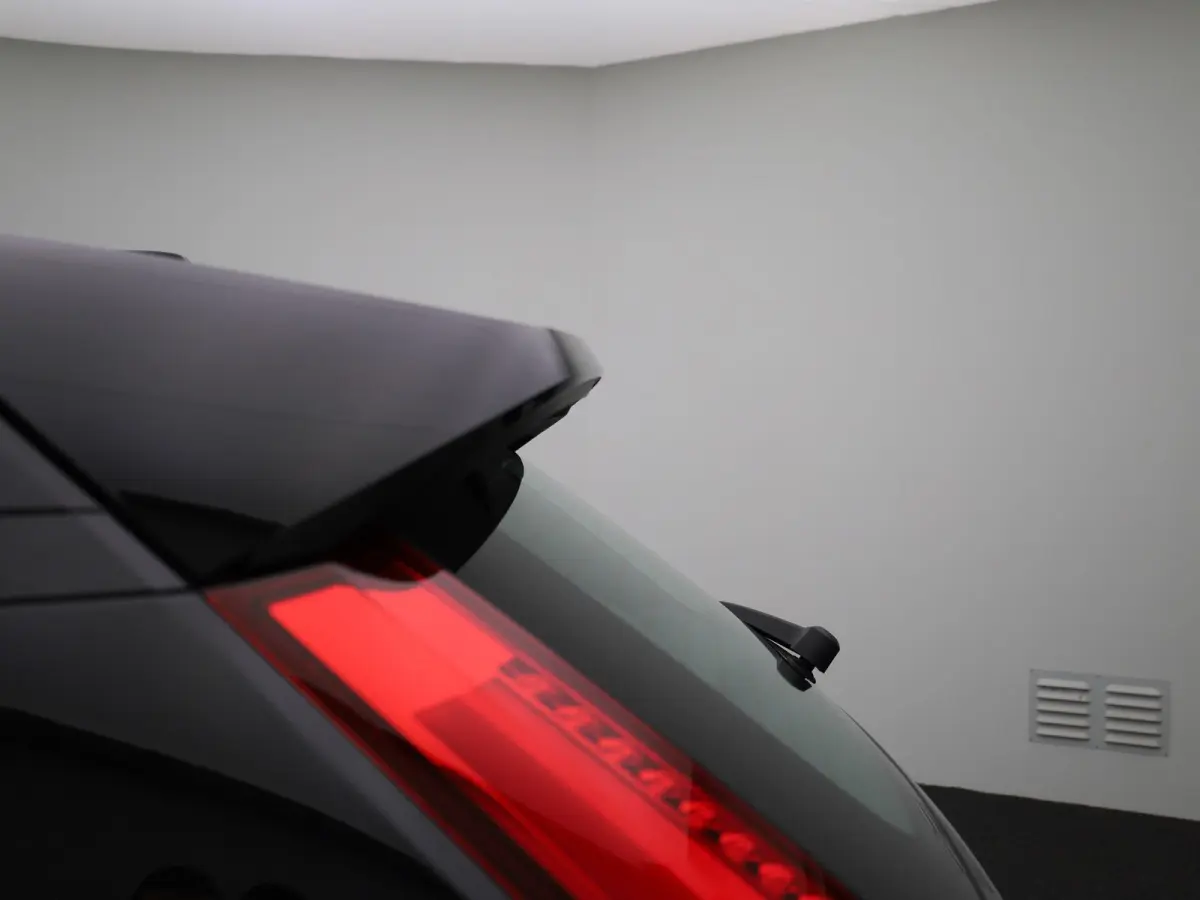 Core | Automaat | Apple Carplay / Android Auto | Virtual Cockpit | Achteruitrijcamera | Climate Control | Cruise Control | Bluetooth | Lichtmetalen Velgen |