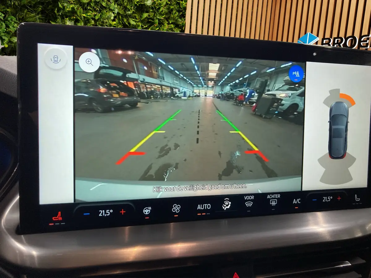 1.0 EcoBoost Hybrid Titanium X | AGR Stoel | LED | Cruise | Stoel- stuurverw. | Carplay | Camera | PDC