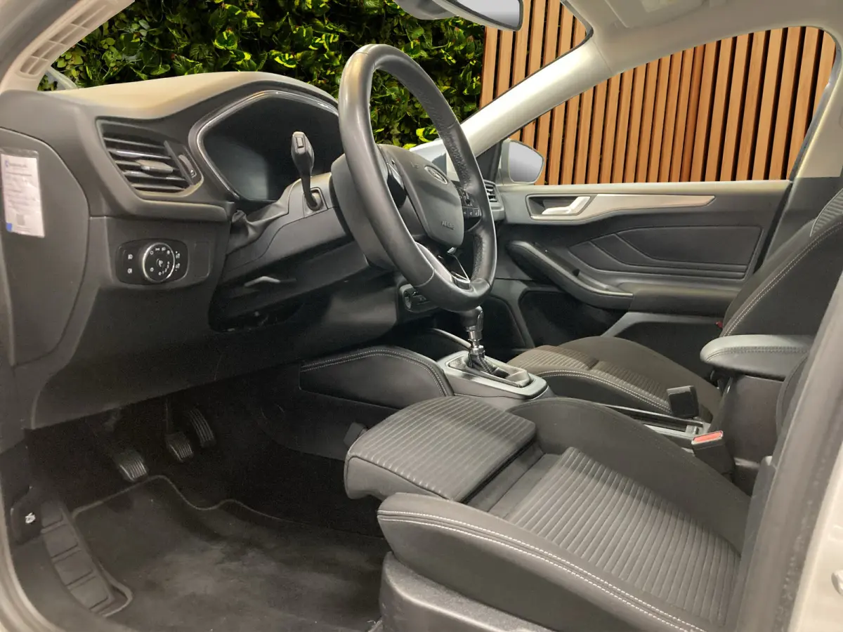 1.0 EcoBoost Hybrid Titanium X | AGR Stoel | LED | Cruise | Stoel- stuurverw. | Carplay | Camera | PDC