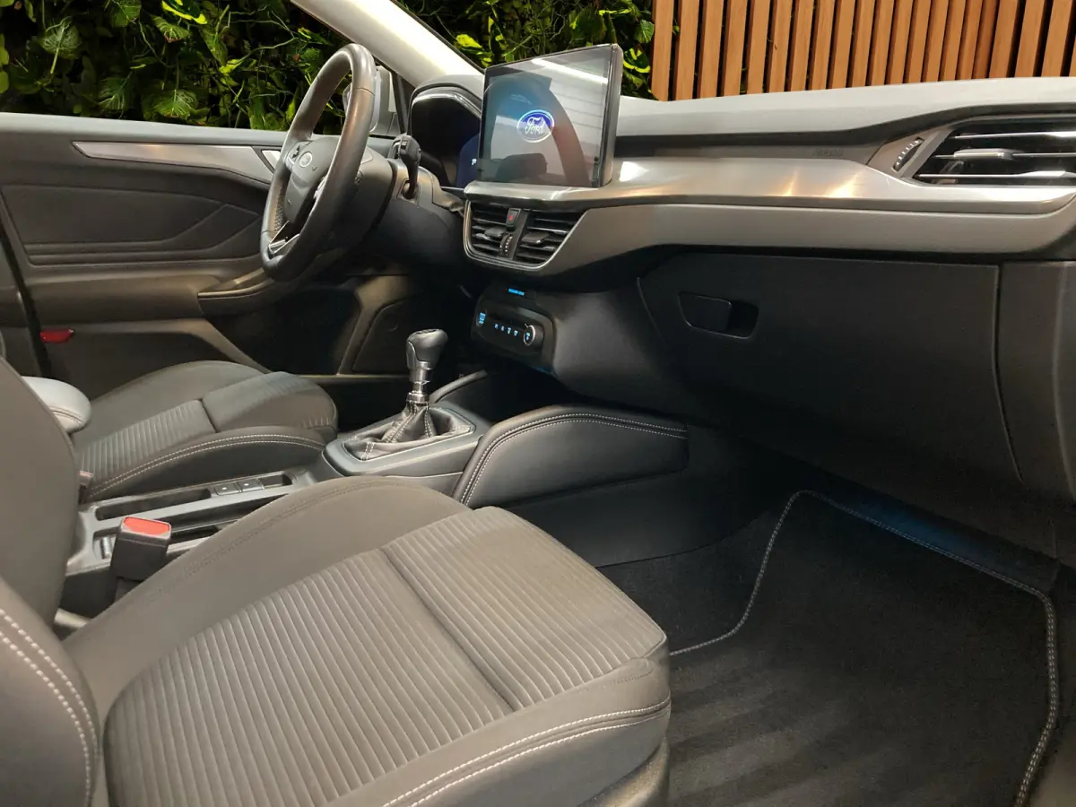 1.0 EcoBoost Hybrid Titanium X | AGR Stoel | LED | Cruise | Stoel- stuurverw. | Carplay | Camera | PDC
