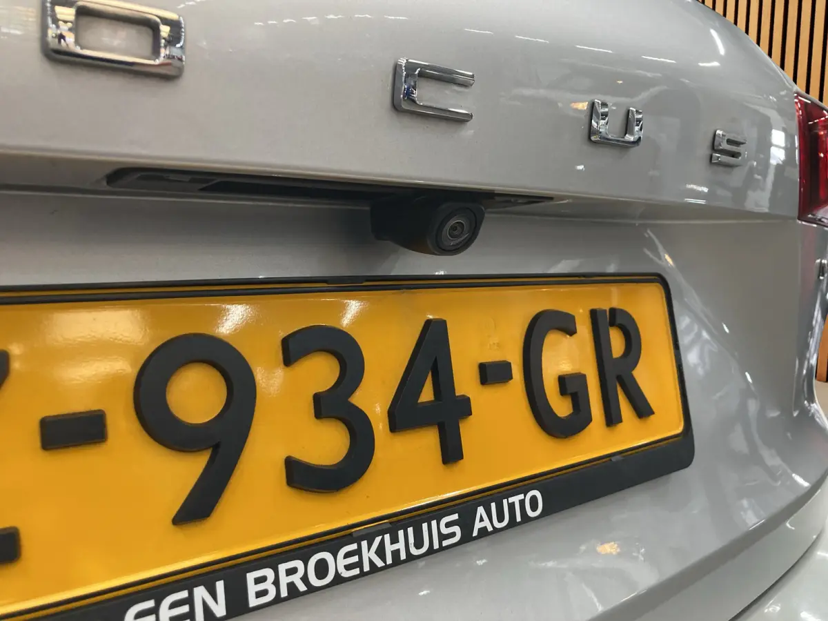 1.0 EcoBoost Hybrid Titanium X | AGR Stoel | LED | Cruise | Stoel- stuurverw. | Carplay | Camera | PDC