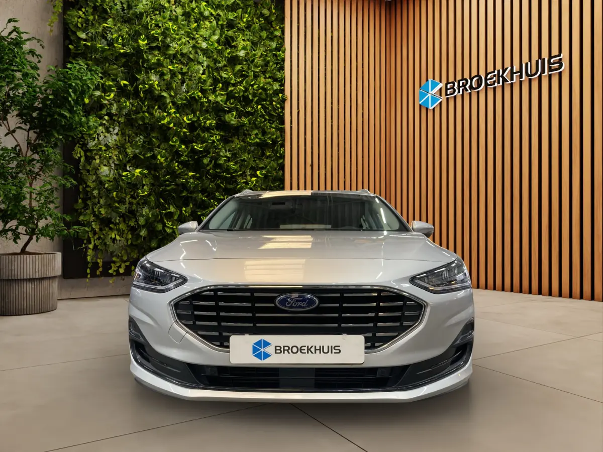 1.0 EcoBoost Hybrid Titanium X | AGR Stoel | LED | Cruise | Stoel- stuurverw. | Carplay | Camera | PDC