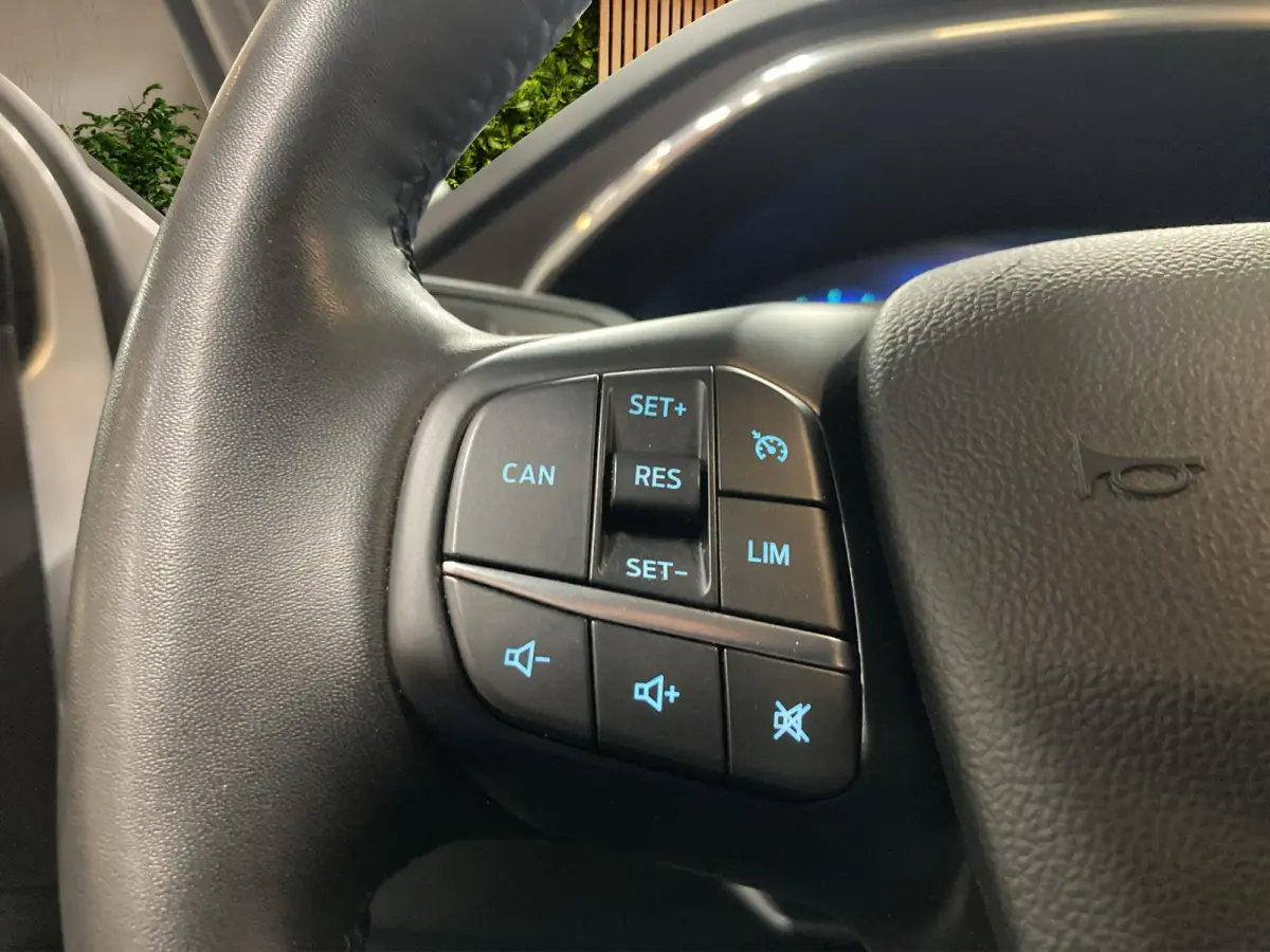 1.0 EcoBoost Hybrid Titanium X | AGR Stoel | LED | Cruise | Stoel- stuurverw. | Carplay | Camera | PDC