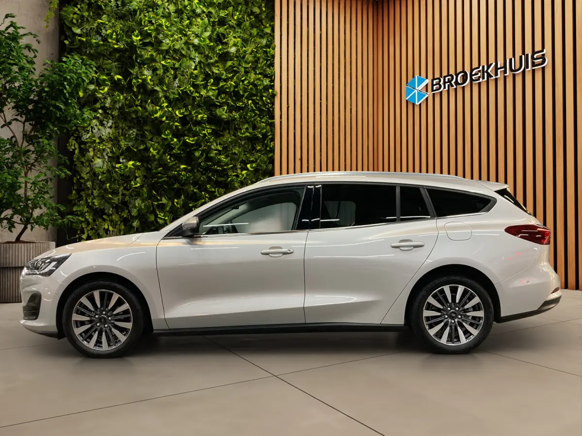 1.0 EcoBoost Hybrid Titanium X | AGR Stoel | LED | Cruise | Stoel- stuurverw. | Carplay | Camera | PDC