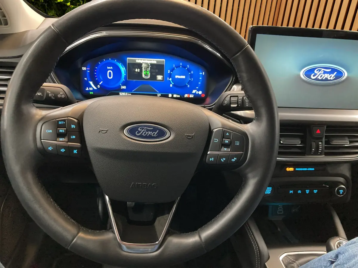 1.0 EcoBoost Hybrid Titanium X | AGR Stoel | LED | Cruise | Stoel- stuurverw. | Carplay | Camera | PDC