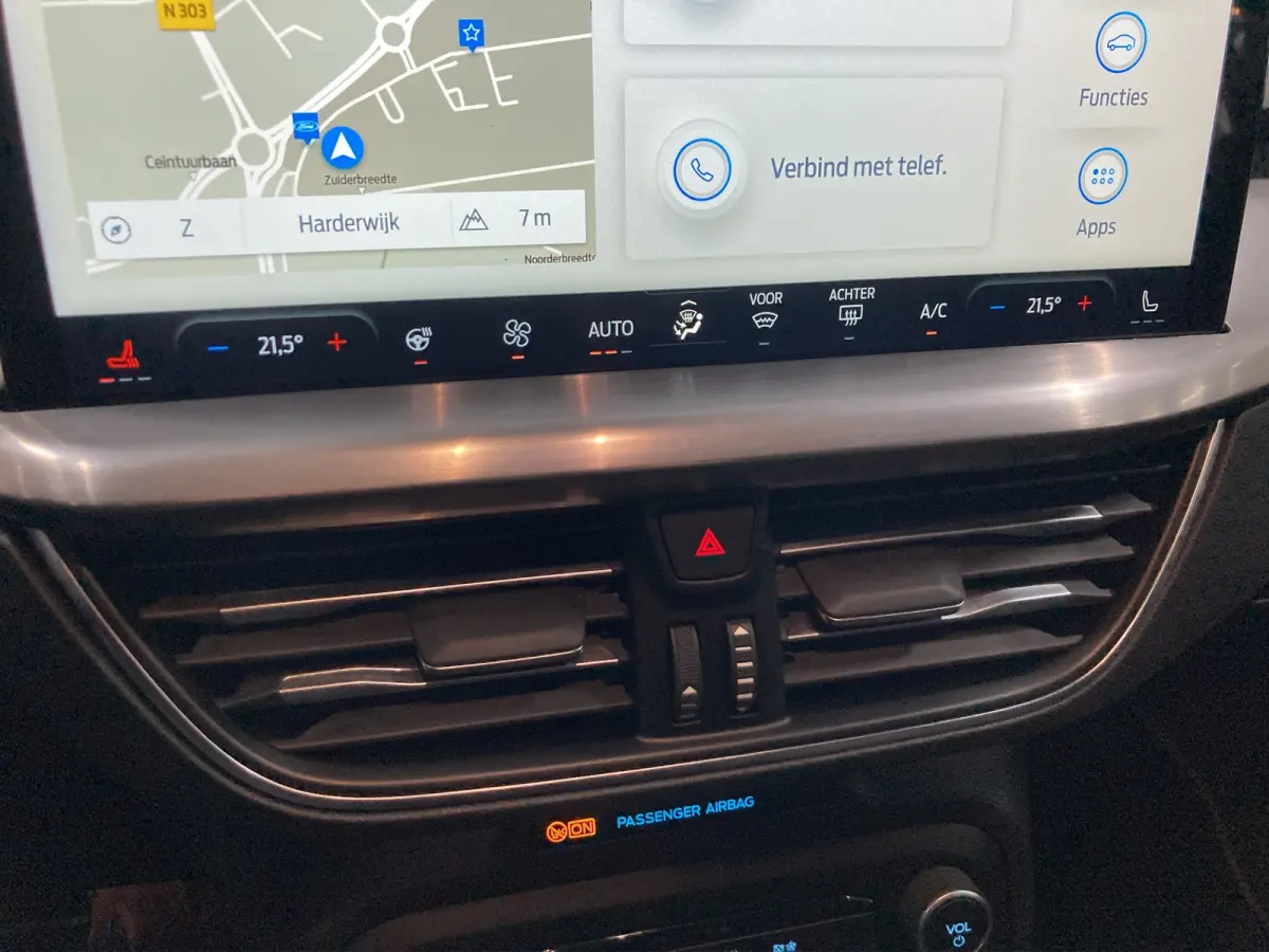 1.0 EcoBoost Hybrid Titanium X | AGR Stoel | LED | Cruise | Stoel- stuurverw. | Carplay | Camera | PDC