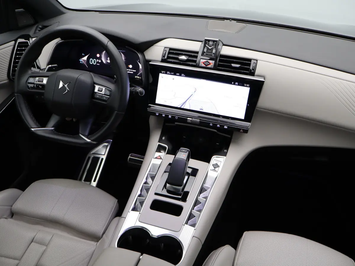 E-Tense Hybrid 225-PK Étoile | Automaat | Carplay | Panorama dak | Leder | Elek. stoelen | Stoelgeheugen | Stoelverwarming + ventilatie | Focal audio | 360* camera | Dodehoekbewaking |